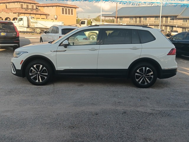 Volkswagen Tiguan Vehicle Full-screen Gallery Image 06