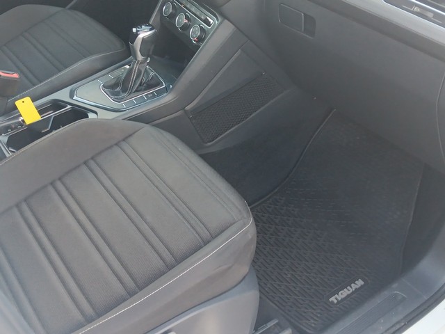 Volkswagen Tiguan Vehicle Full-screen Gallery Image 10