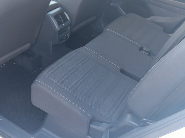 Volkswagen Tiguan Vehicle Full-screen Gallery Image 14
