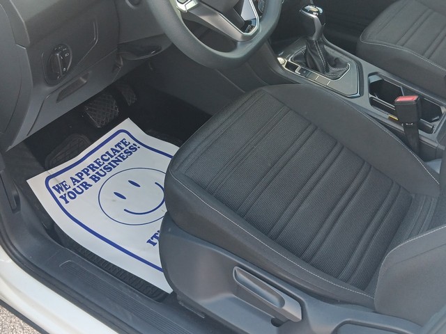 Volkswagen Tiguan Vehicle Full-screen Gallery Image 16