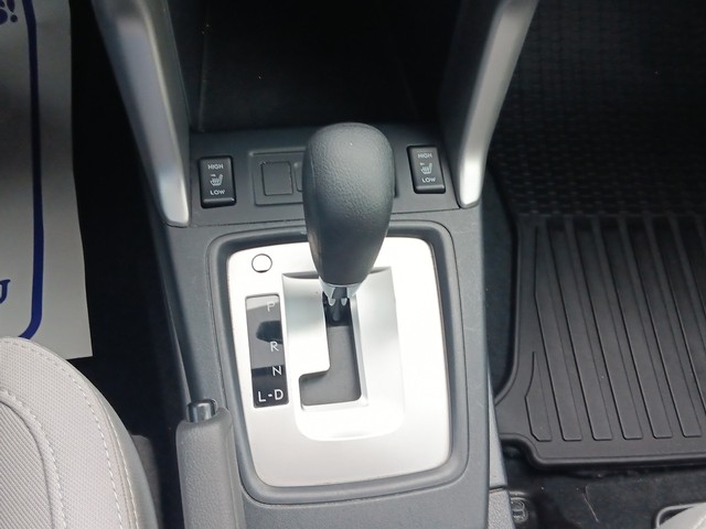 Subaru Forester Vehicle Full-screen Gallery Image 12