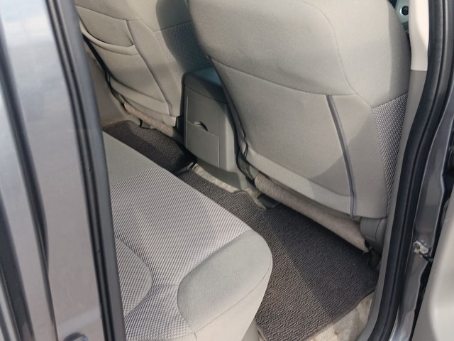 Nissan Frontier Vehicle Full-screen Gallery Image 12