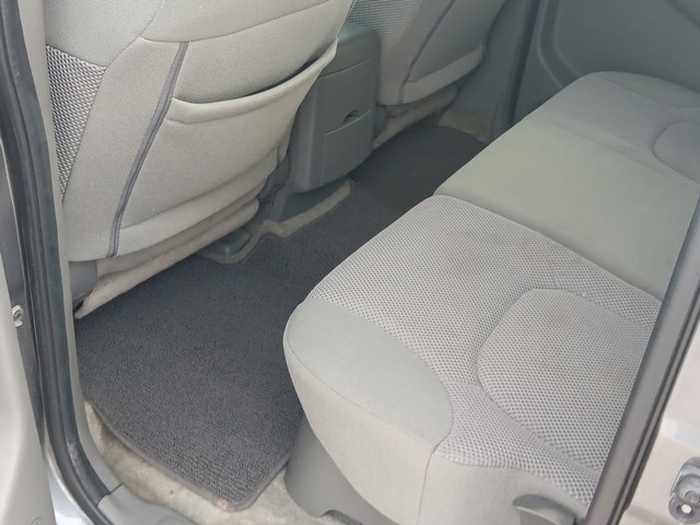 Nissan Frontier Vehicle Full-screen Gallery Image 14