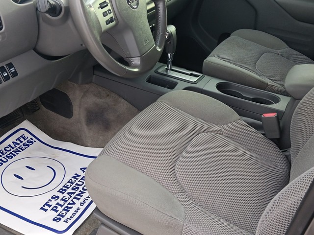 Nissan Frontier Vehicle Full-screen Gallery Image 16