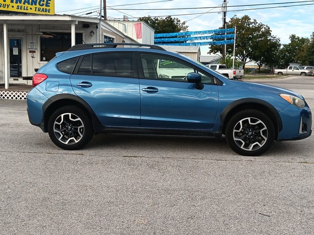 Subaru Crosstrek Vehicle Full-screen Gallery Image 02