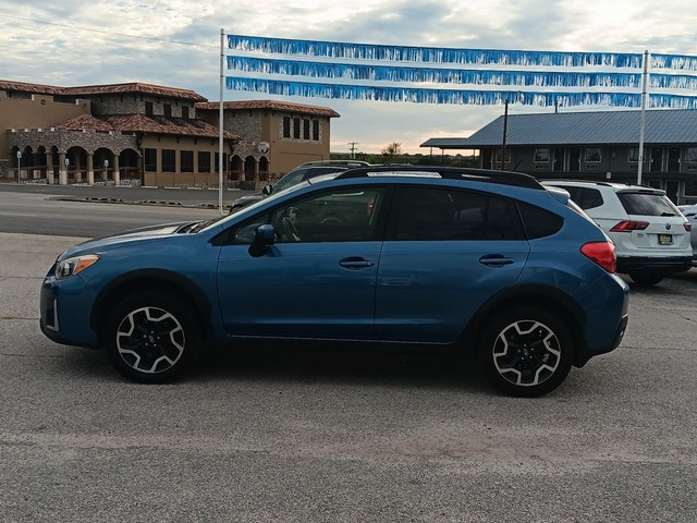 Subaru Crosstrek Vehicle Full-screen Gallery Image 06