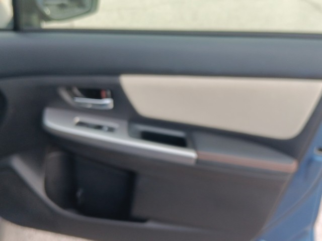 Subaru Crosstrek Vehicle Full-screen Gallery Image 09