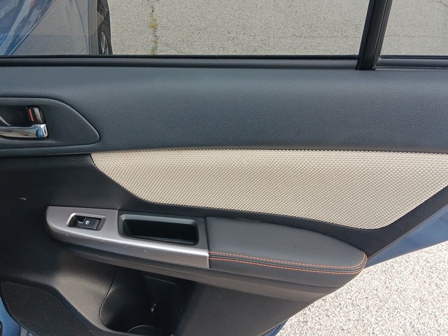 Subaru Crosstrek Vehicle Full-screen Gallery Image 11