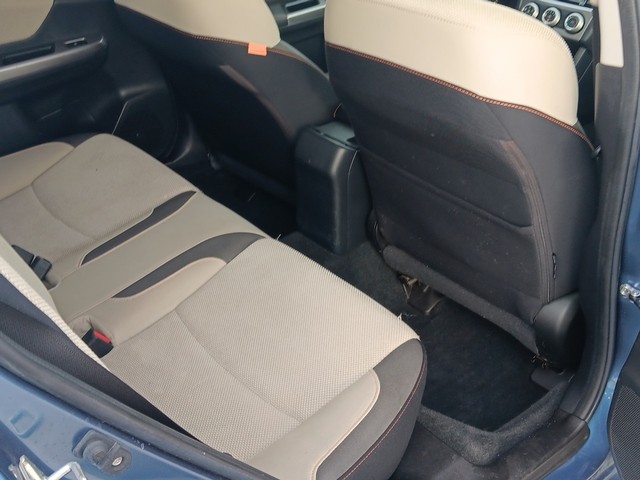 Subaru Crosstrek Vehicle Full-screen Gallery Image 12