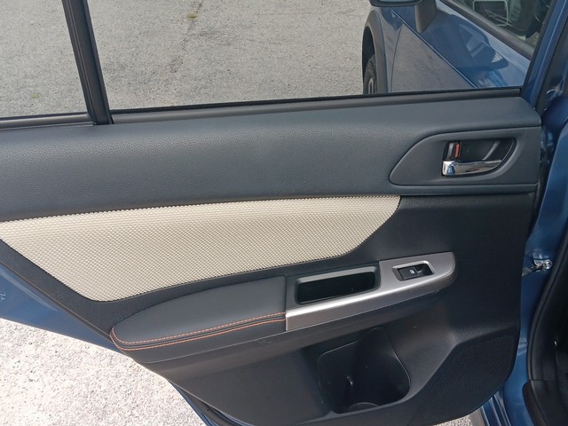 Subaru Crosstrek Vehicle Full-screen Gallery Image 13