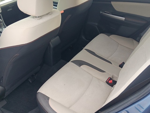 Subaru Crosstrek Vehicle Full-screen Gallery Image 14