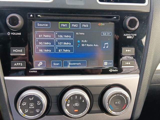 Subaru Crosstrek Vehicle Full-screen Gallery Image 18
