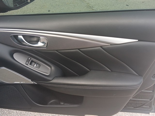INFINITI Q50 Vehicle Full-screen Gallery Image 09