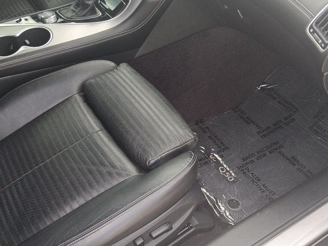 INFINITI Q50 Vehicle Full-screen Gallery Image 10