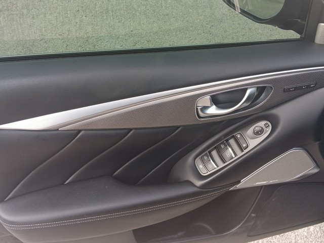 INFINITI Q50 Vehicle Full-screen Gallery Image 15