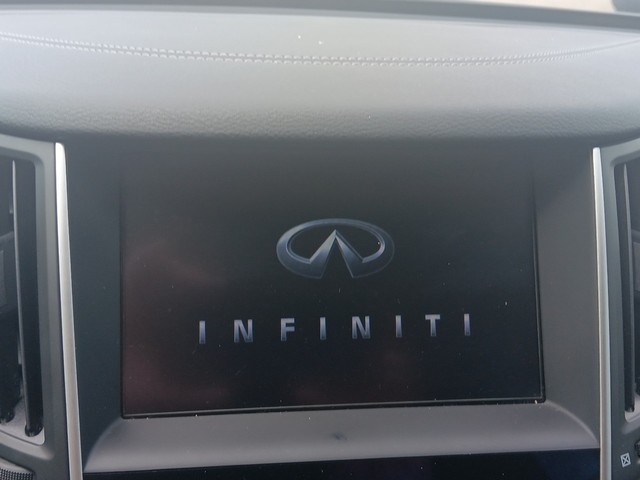 INFINITI Q50 Vehicle Full-screen Gallery Image 17