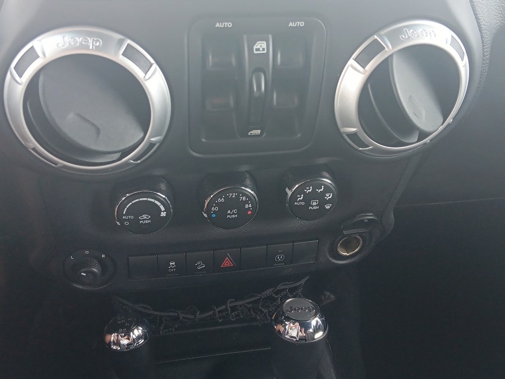 Jeep Wrangler Unlimited Vehicle Full-screen Gallery Image 19