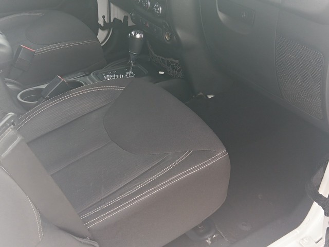 Jeep Wrangler Unlimited Vehicle Full-screen Gallery Image 11
