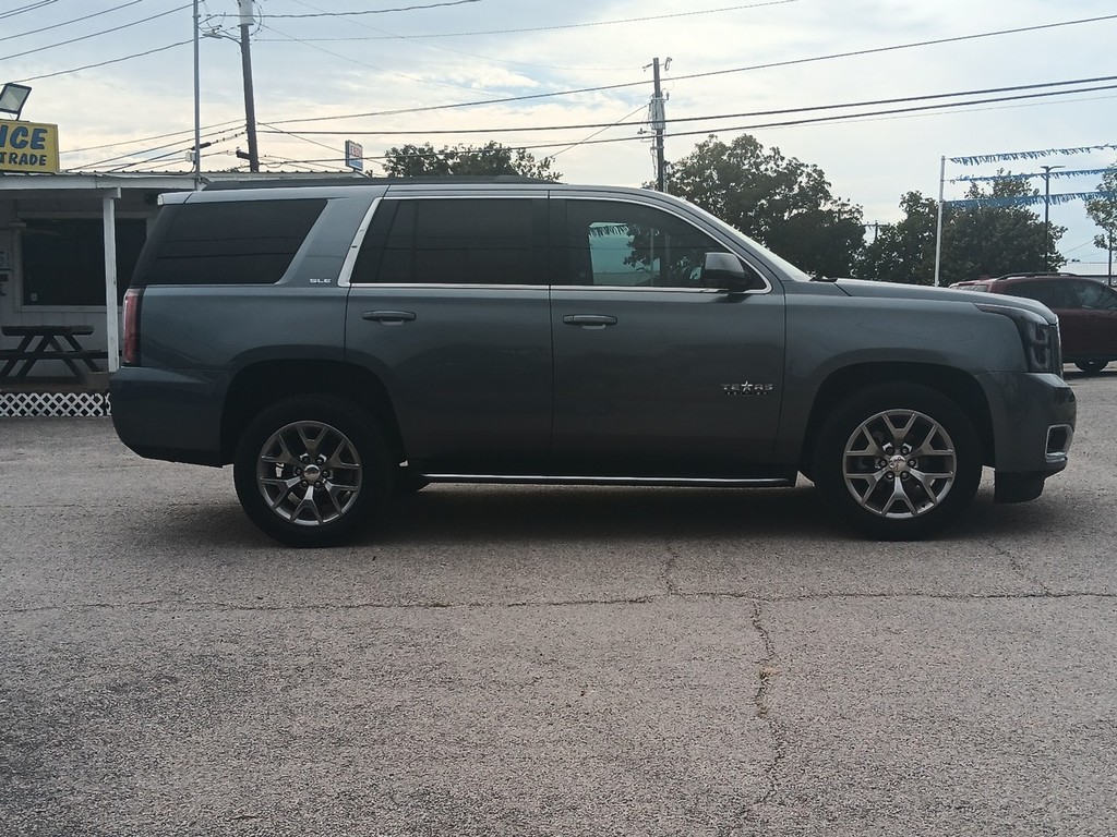 GMC Yukon Vehicle Full-screen Gallery Image 2