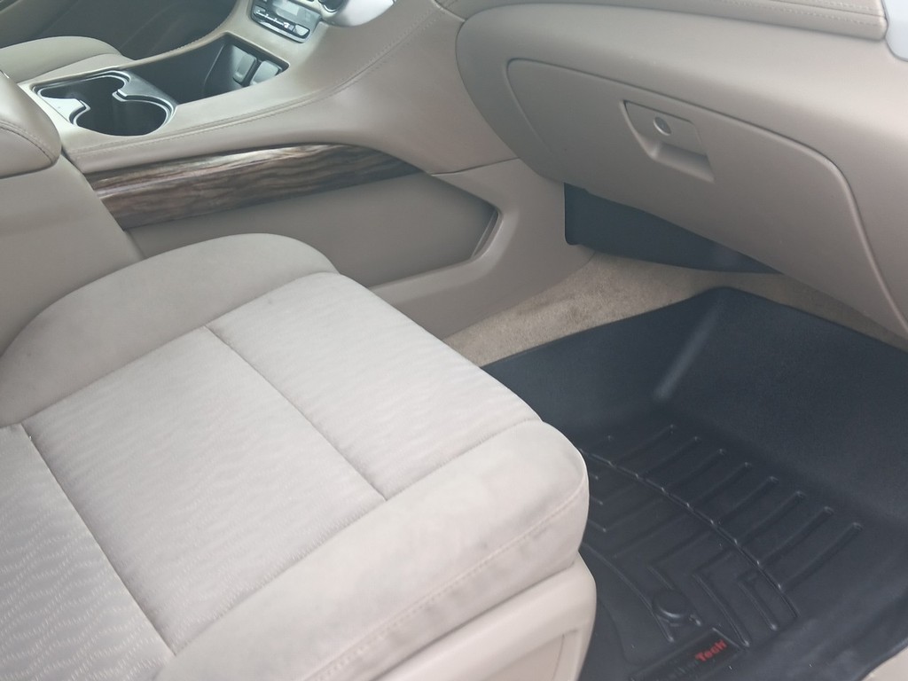 GMC Yukon Vehicle Full-screen Gallery Image 10