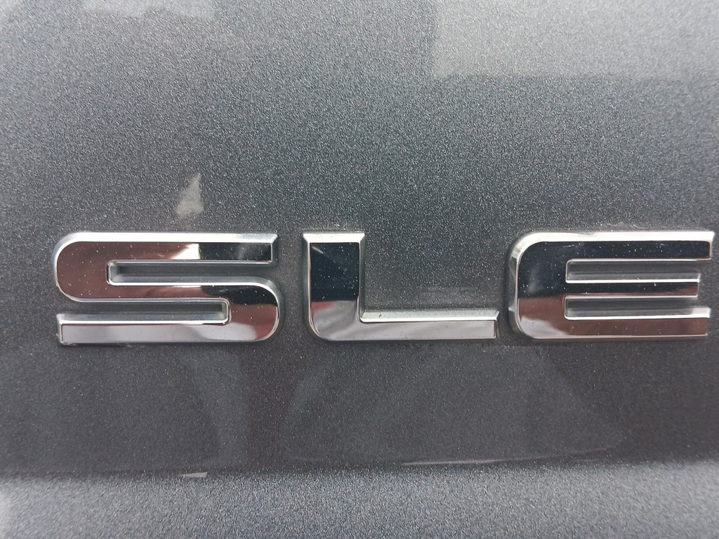 GMC Yukon Vehicle Full-screen Gallery Image 15