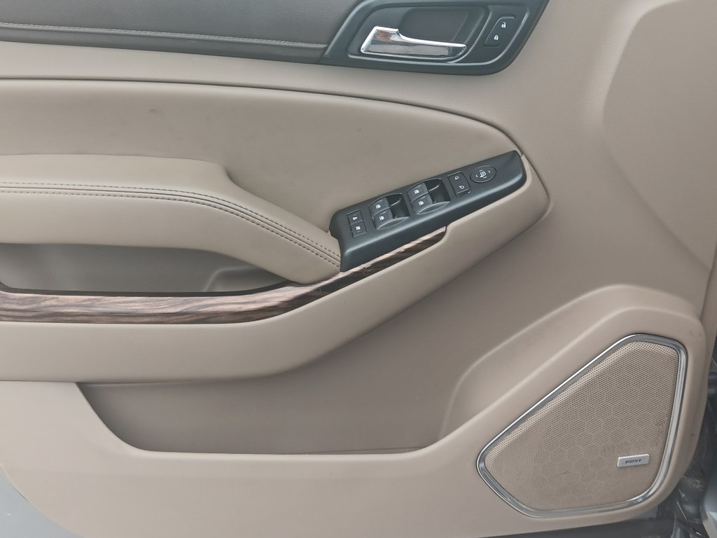 GMC Yukon Vehicle Full-screen Gallery Image 16