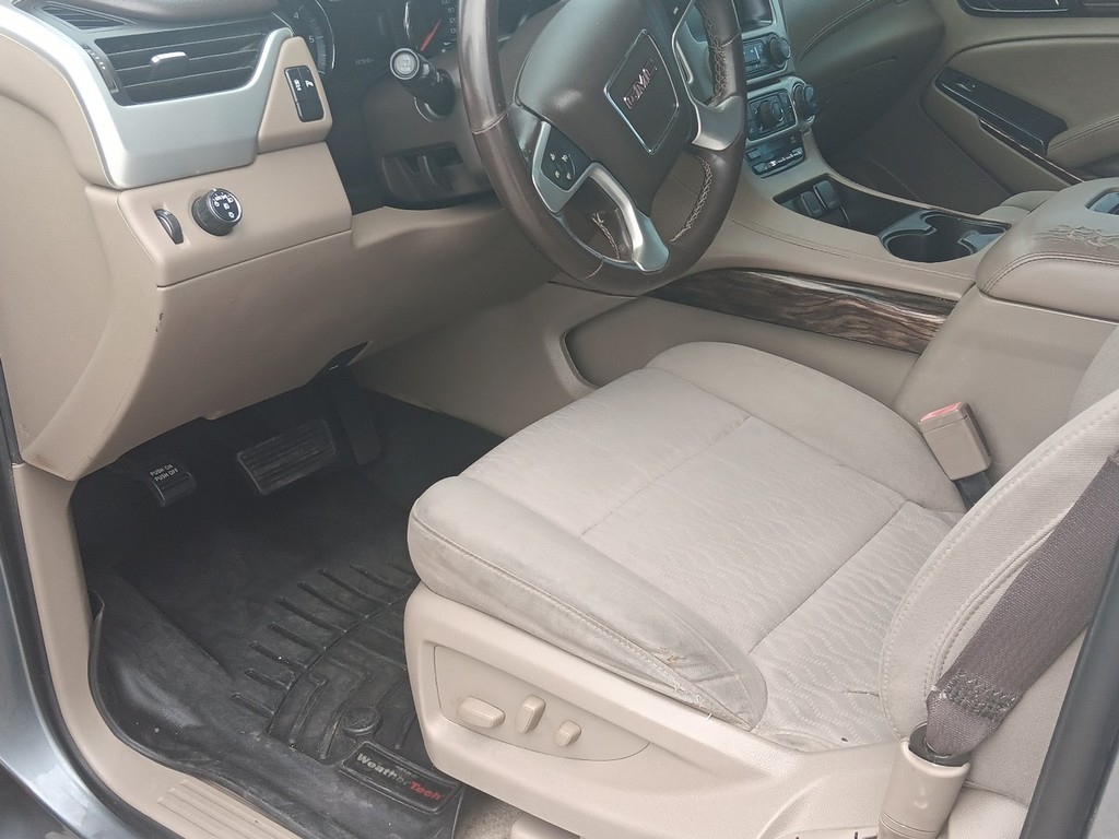 GMC Yukon Vehicle Full-screen Gallery Image 17