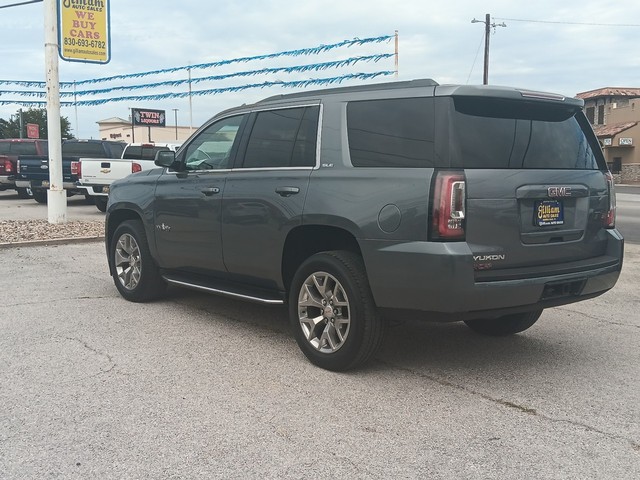 GMC Yukon Vehicle Full-screen Gallery Image 05