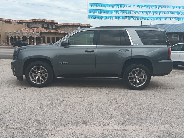 GMC Yukon Vehicle Full-screen Gallery Image 06
