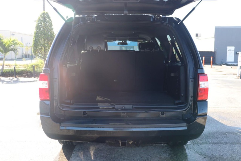 Ford Expedition EL Vehicle Image 17