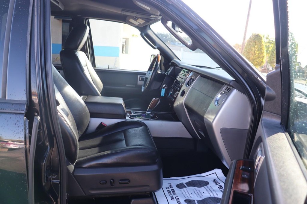 Ford Expedition EL Vehicle Image 22