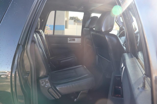 Ford Expedition EL Vehicle Image 19
