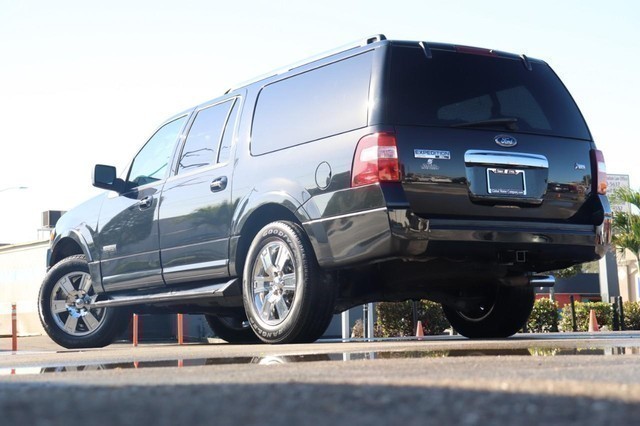 Ford Expedition EL Vehicle Image 28