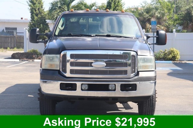 Ford Super Duty F-350 DRW Vehicle Image 02