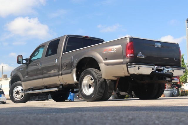 Ford Super Duty F-350 DRW Vehicle Image 26