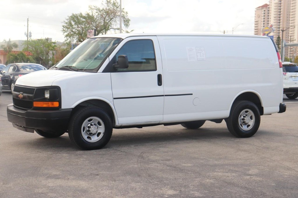 Chevrolet Express Cargo Van Vehicle Image 03