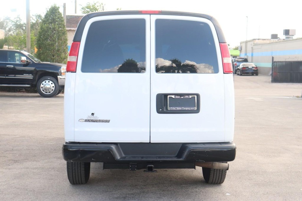 Chevrolet Express Cargo Van Vehicle Image 07