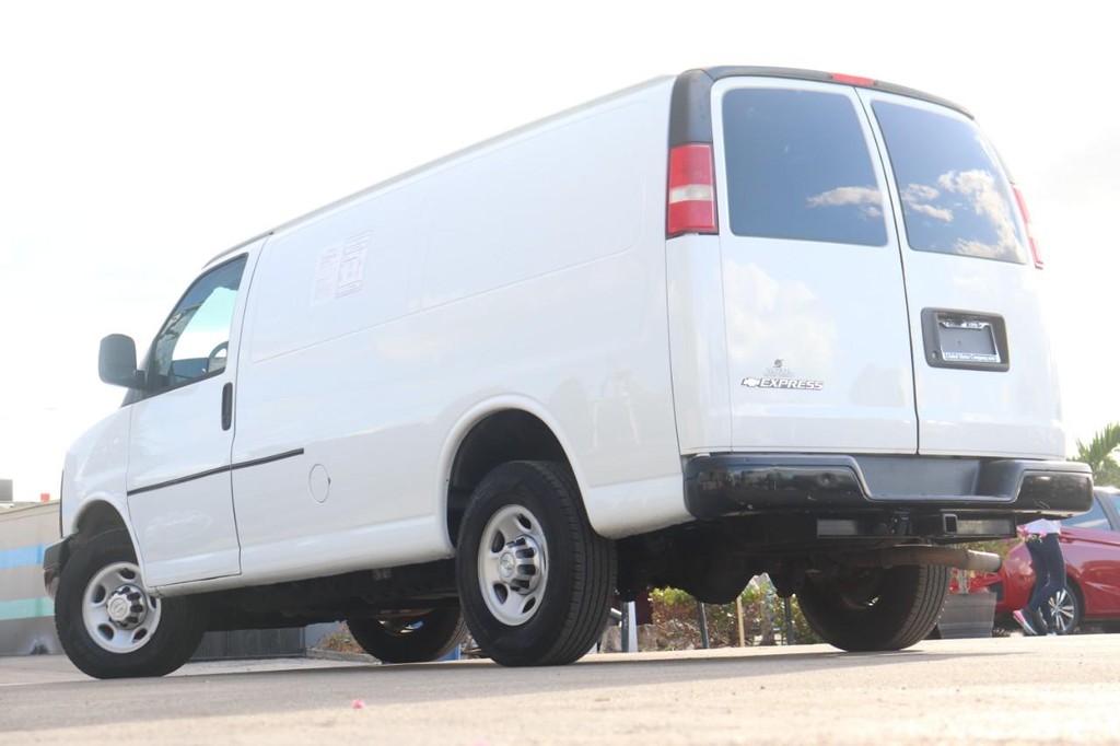 Chevrolet Express Cargo Van Vehicle Image 22