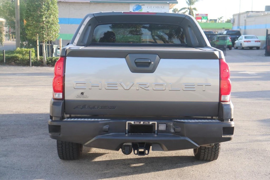 Chevrolet Avalanche Vehicle Image 07