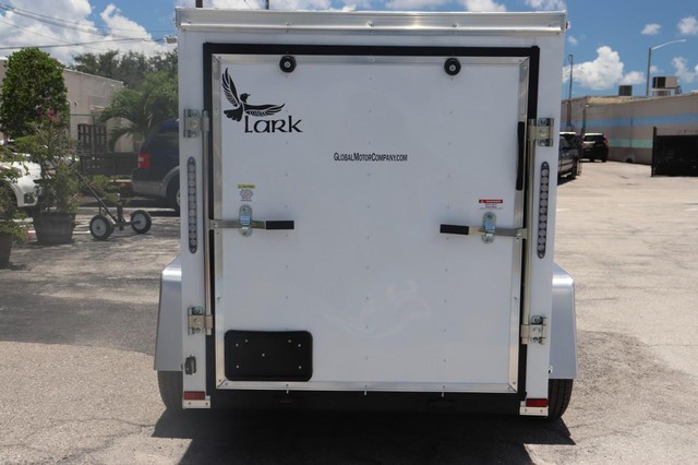 Lark ENCLOSED Vehicle Full-screen Gallery Image 07