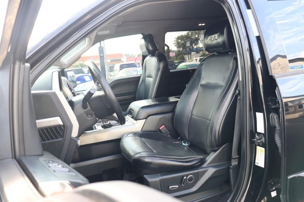 Ford F-150 Vehicle Full-screen Gallery Image 12