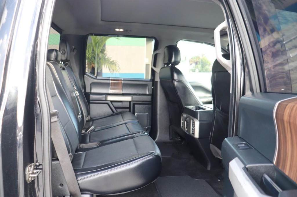 Ford F-150 Vehicle Full-screen Gallery Image 17