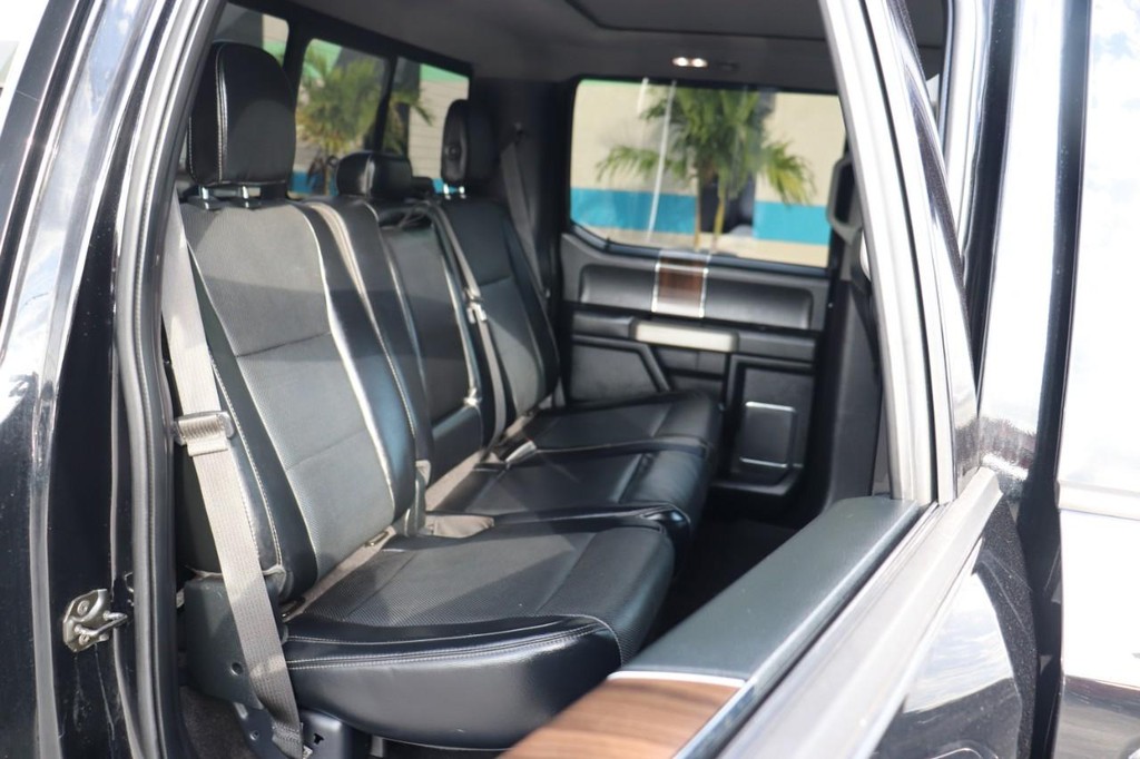 Ford F-150 Vehicle Full-screen Gallery Image 18