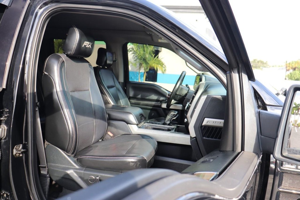Ford F-150 Vehicle Full-screen Gallery Image 21