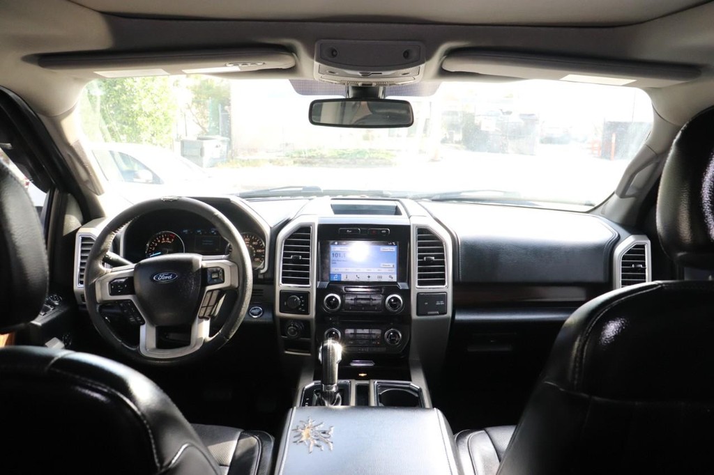 Ford F-150 Vehicle Full-screen Gallery Image 23