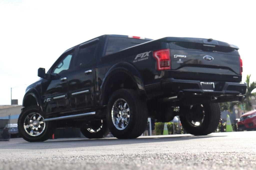 Ford F-150 Vehicle Full-screen Gallery Image 25
