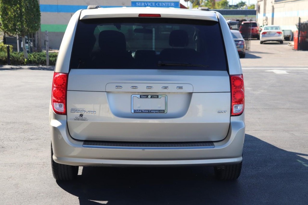 2014 Dodge Grand Caravan SXT photo