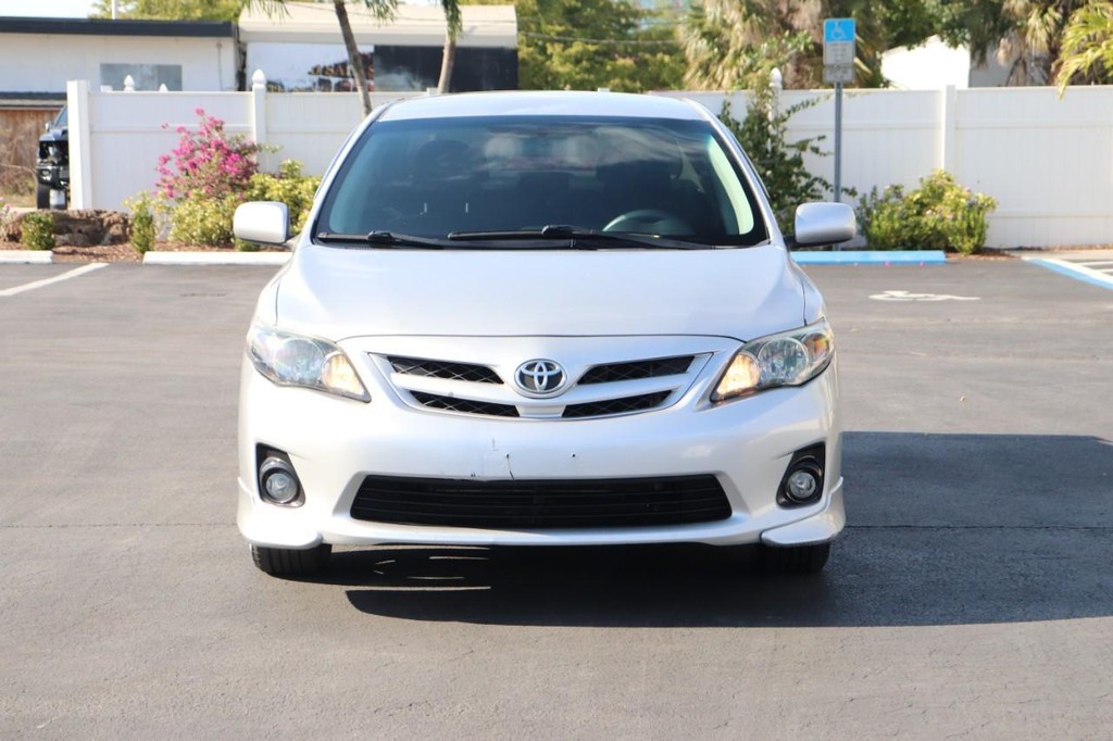 2013 Toyota Corolla photo 2