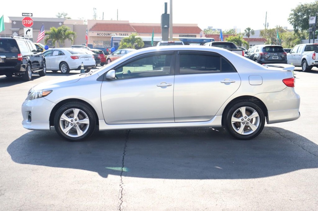 2013 Toyota Corolla photo 4