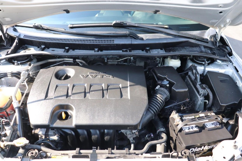 Toyota Corolla Vehicle Full-screen Gallery Image 10